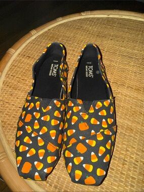 TOMS Black Candy Corn & Pumpkin Slip-On Shoes